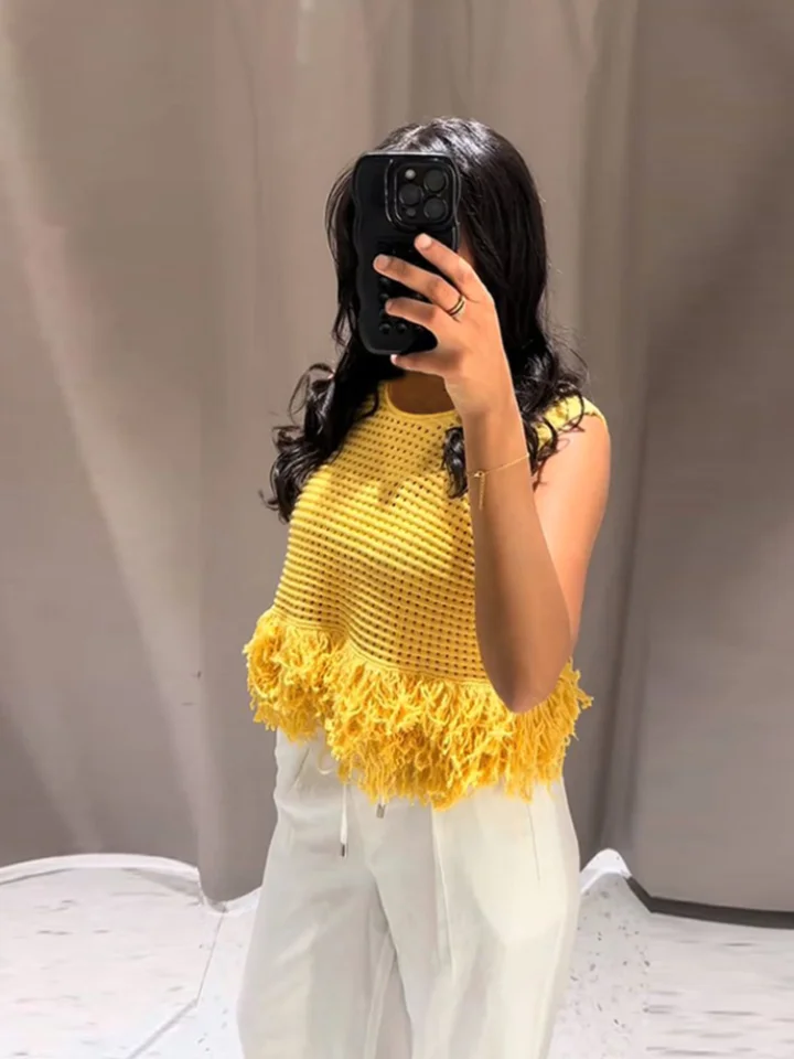 Dámský úpletový top bez rukávů s třásněmi - letní tílko kulatý výstřih 2025