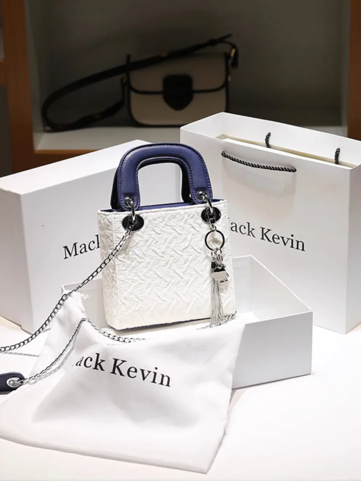 Dámská luxusní kabelka přes rameno - čtvercový design s kontrastními barvami a ozdobami