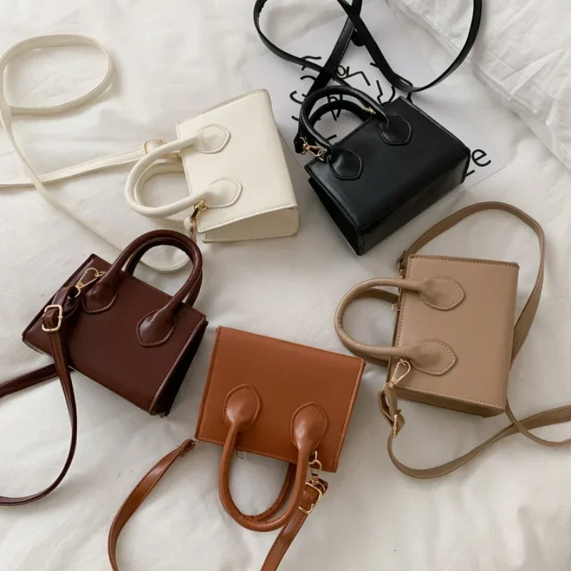 Malá čtvercová kabelka retro mini crossbody taška dámská elegantní příruční kabelka