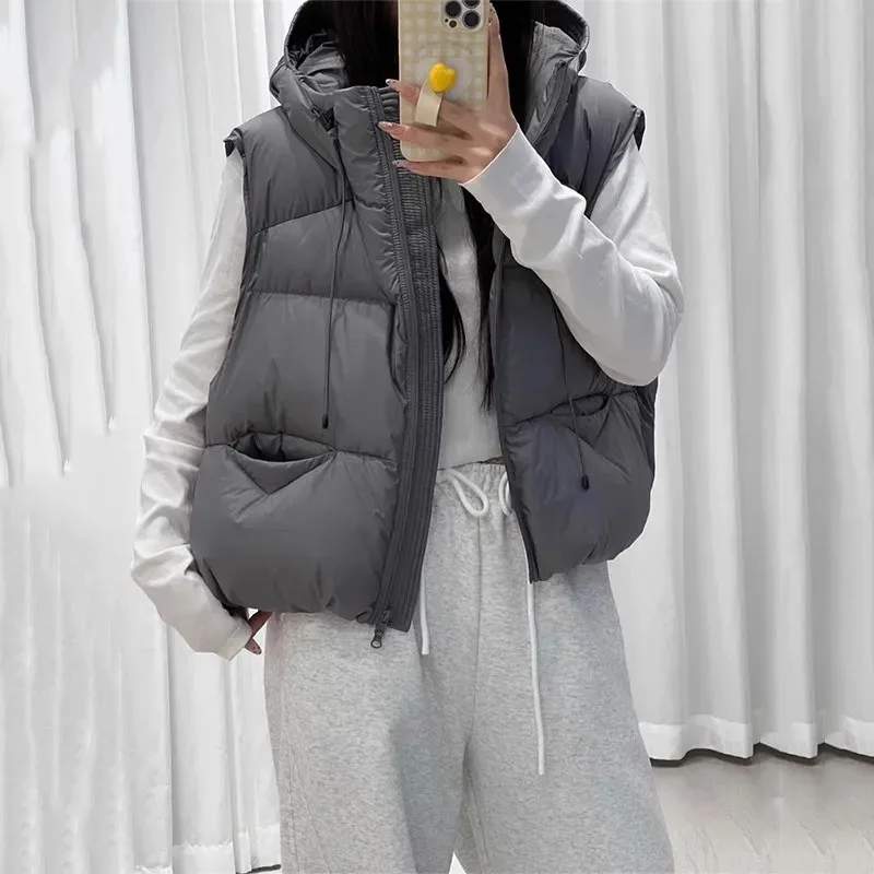 Dámská zimní prošívaná vesta s kapucí - měkká, teplá, volný střih, béžová XS-2XL