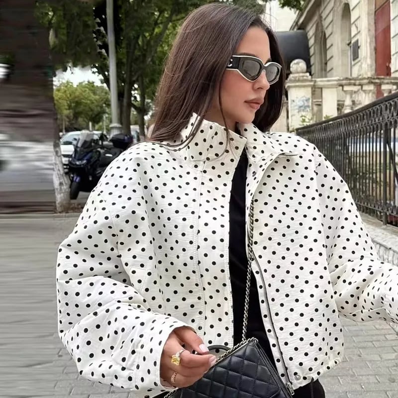 Dámská puntíkatá bomber bunda stylový crop střih podzimní móda 2025 na zip
