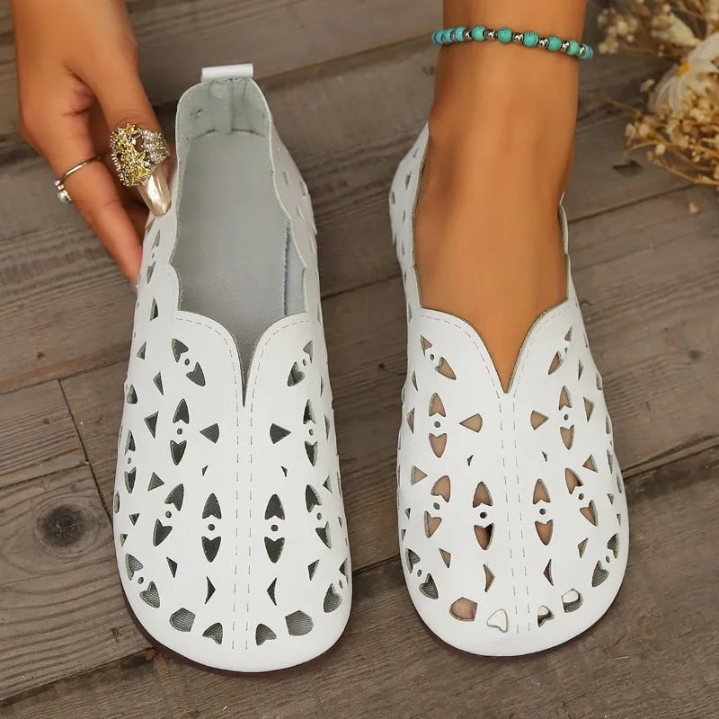 Dámské ploché boty z pravé kůže s špičatou špičkou a perforací loafers